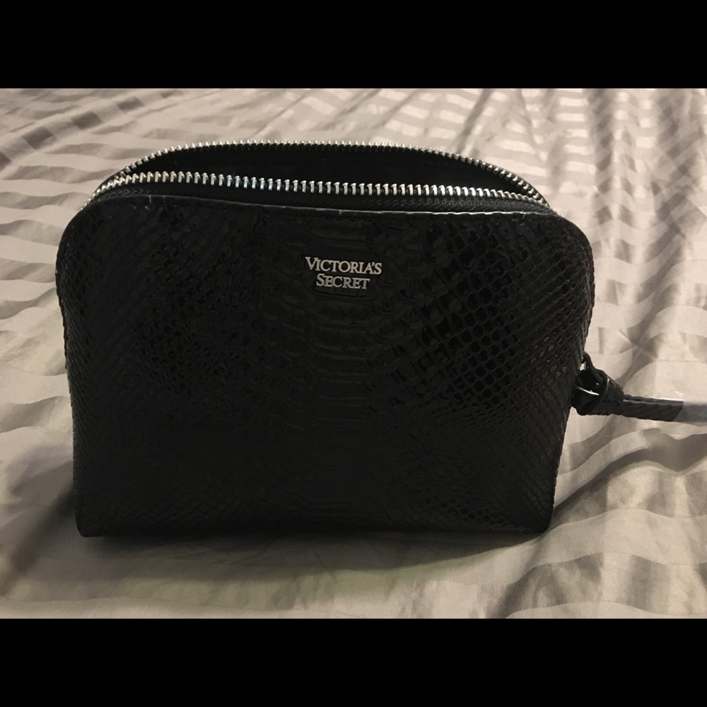 NWOT Victoria’s Secret makeup bag